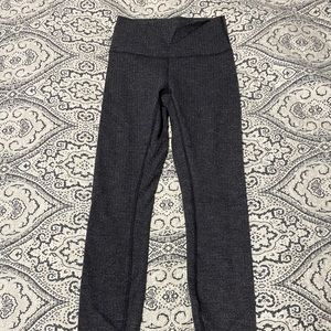 Grey houndstooth Lululemon leggings
